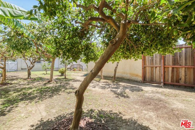 2577 Wellesley Avenue, Los Angeles CA: https://media.crmls.org/mediaz/7fec895d-5b9f-4460-8844-154a8a291e20.jpg