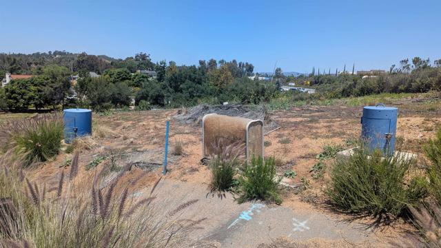 678 Hamilton, Escondido CA: https://media.crmls.org/mediaz/7fece978-662f-4be3-84e9-e84e71345d28.jpg