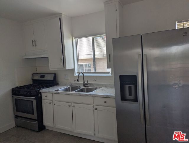 959 S Soto Street, Los Angeles CA: https://media.crmls.org/mediaz/7fed07f0-3876-47ed-8852-85ea7338af52.jpg