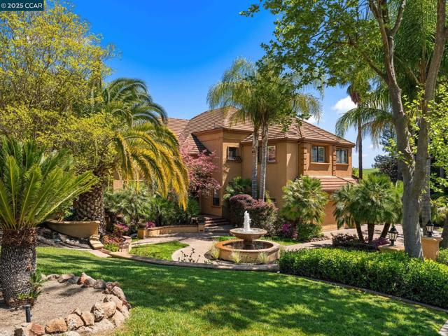 4640 Kingswood Dr, Danville CA: https://media.crmls.org/mediaz/7fed3649-d2a7-4110-a6a3-6eefa2715609.jpg