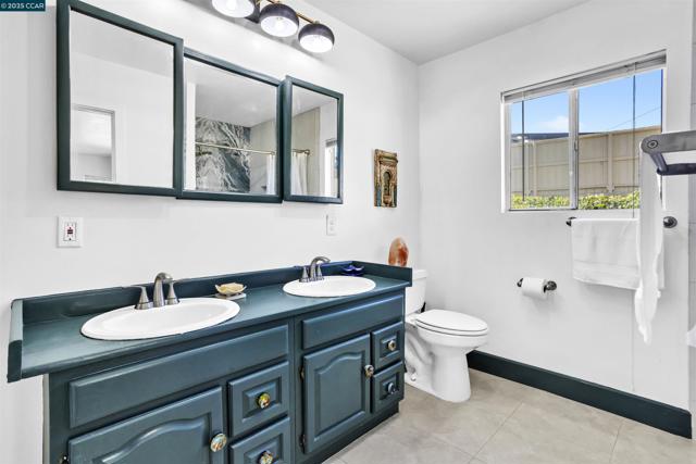 948 Jones Ave, Pinole CA: https://media.crmls.org/mediaz/7fed56f8-51ec-4fd9-a919-ed16eed54347.jpg