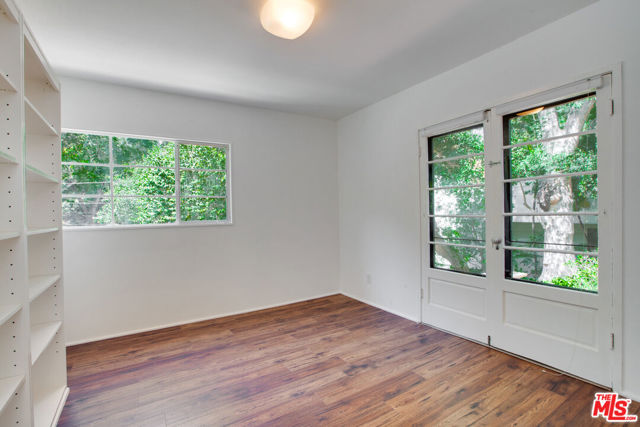 10321 Chrysanthemum Lane, Los Angeles CA: https://media.crmls.org/mediaz/7fedb6ad-ac87-4d3d-86cc-f8f7f9390d17.jpg