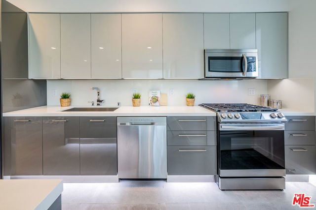 214 S Westmoreland Avenue, Los Angeles CA: https://media.crmls.org/mediaz/7fedbd08-7ce2-40ed-a86a-f5ef6a82c8aa.jpg