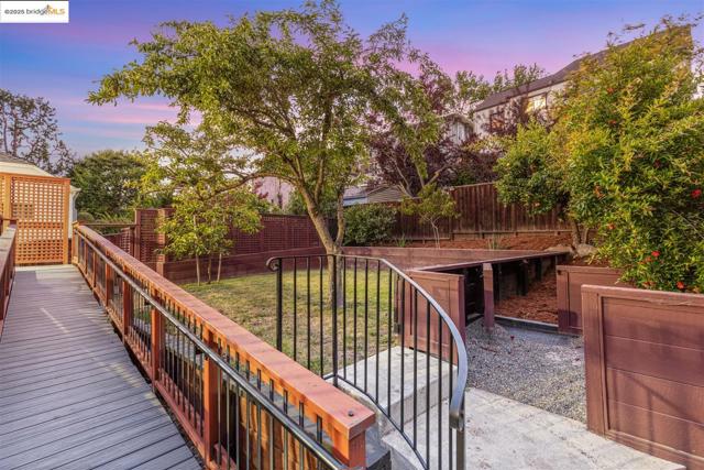 61 Wildwood Ave, Piedmont CA: https://media.crmls.org/mediaz/7fee0a78-5929-4a25-9a5d-5a10c2c4d455.jpg