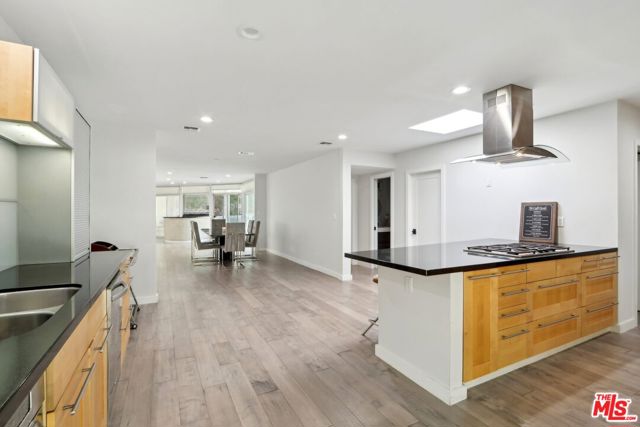 15539 Hamner Drive, Los Angeles CA: https://media.crmls.org/mediaz/7fee0b2c-765a-4b16-b0b2-7829962552f1.jpg
