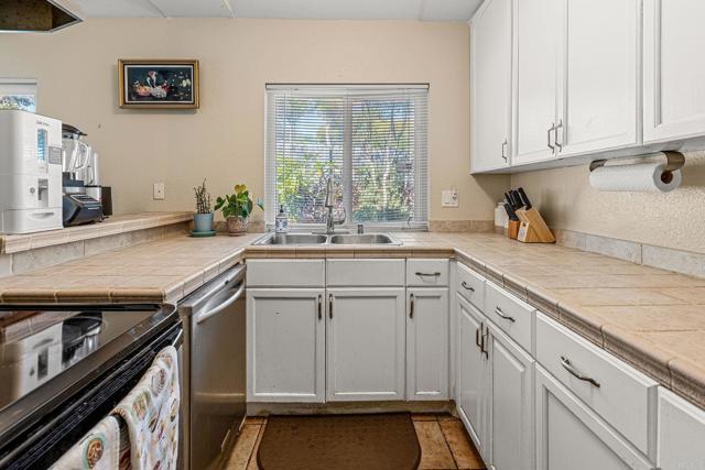 Detail Gallery Image 7 of 27 For 758 S 65th St, San Diego,  CA 92114 - 4 Beds | 2 Baths