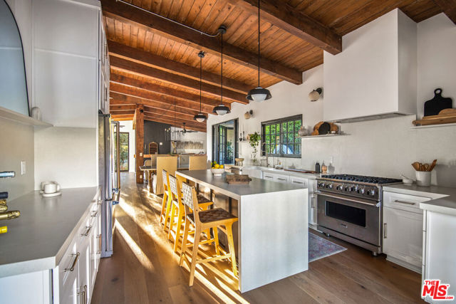 9265 Thrush Way, Los Angeles CA: https://media.crmls.org/mediaz/7fef1e7b-6aaa-4bd2-a8c8-19eb83584ed6.jpg
