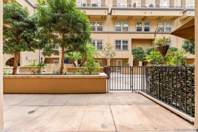 301 W G St, San Diego CA: https://media.crmls.org/mediaz/7fefcb8a-89f1-4be7-bf64-f65a58044c89.jpg
