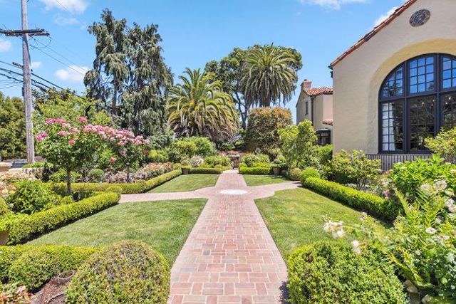 2307 Easton Drive, Burlingame CA: https://media.crmls.org/mediaz/7feff786-4e08-4897-9c96-3ebb506257b9.jpg