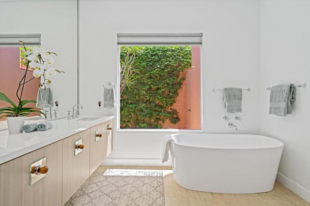 47432 Medina W Drive, Palm Desert CA: https://media.crmls.org/mediaz/7ff00cb5-198e-4c7f-910c-94c24e36d32e.jpg