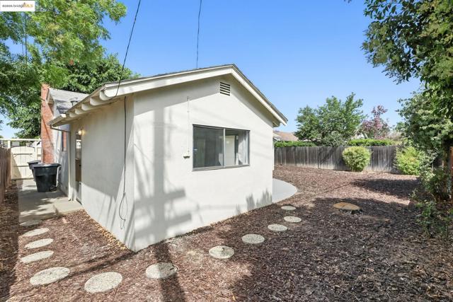 6725 Austin Way, Sacramento CA: https://media.crmls.org/mediaz/7ff01ae4-5253-4c3c-b9b1-8a39ada57c9c.jpg