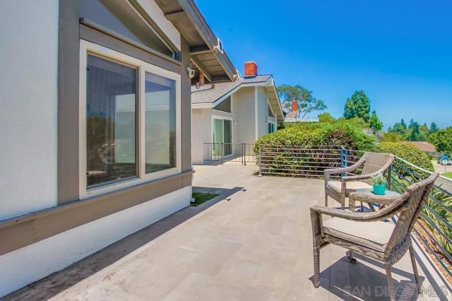 1315 Camino Linda Dr, San Marcos CA: https://media.crmls.org/mediaz/7ff0a9ef-75ff-45b9-a71d-2a49cc5458df.jpg