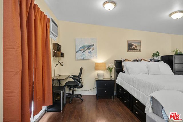 7659 Lindley Avenue, Reseda CA: https://media.crmls.org/mediaz/7ff0bcf6-ebbd-483e-9b1e-44485075eff9.jpg