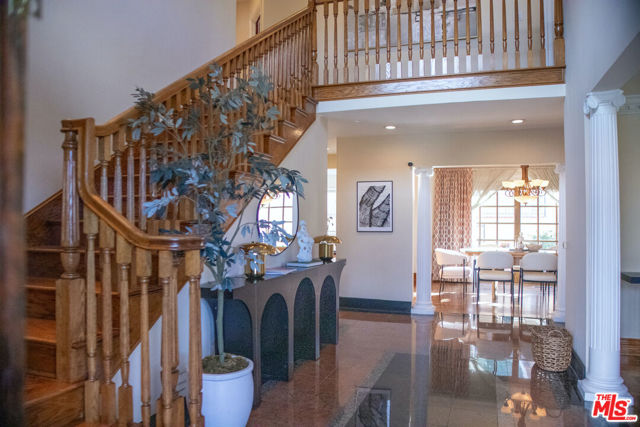 11502 Dona Teresa Drive, Studio City CA: https://media.crmls.org/mediaz/7ff19346-4dcf-49da-8c25-b46d1f2a7908.jpg