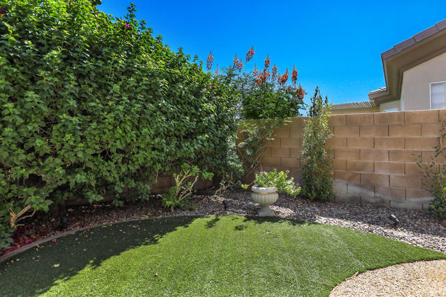 44128 Royal Troon Drive, Indio CA: https://media.crmls.org/mediaz/7ff1e86b-658c-4fc4-9350-bb134bb733af.jpg