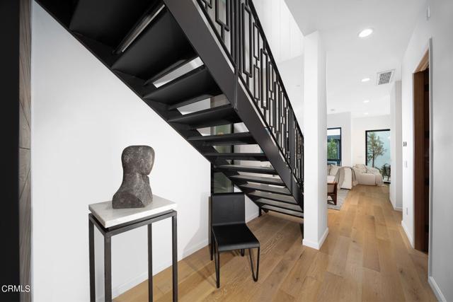 Detail Gallery Image 9 of 75 For 219 N Catalina St, Burbank,  CA 91505 - 6 Beds | 6 Baths