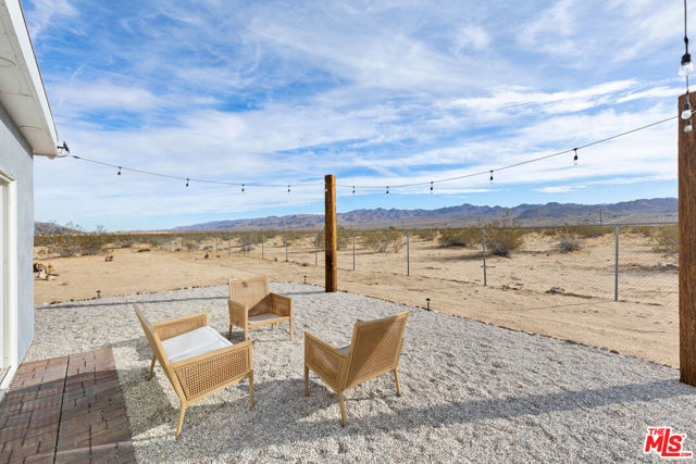 5737 Mojave Ranch Road, Joshua Tree CA: https://media.crmls.org/mediaz/7ff24ad0-8913-4fd1-b56f-04e4e319a264.jpg
