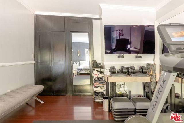15555 High Knoll Road, Encino CA: https://media.crmls.org/mediaz/7ff2efac-06b7-4131-bea4-8bb1902d3943.jpg