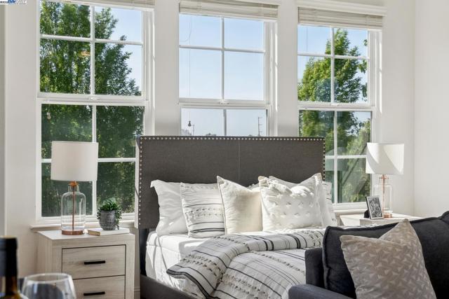 2307 Vineyard Heights Ln, Pleasanton CA: https://media.crmls.org/mediaz/7ff35894-262d-4b00-8885-4febc4f91f62.jpg