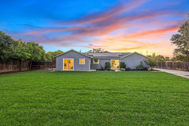 11840 Foothill Avenue, Gilroy CA: https://media.crmls.org/mediaz/7ff35bd6-2443-4e84-b194-e74b21882cd0.jpg