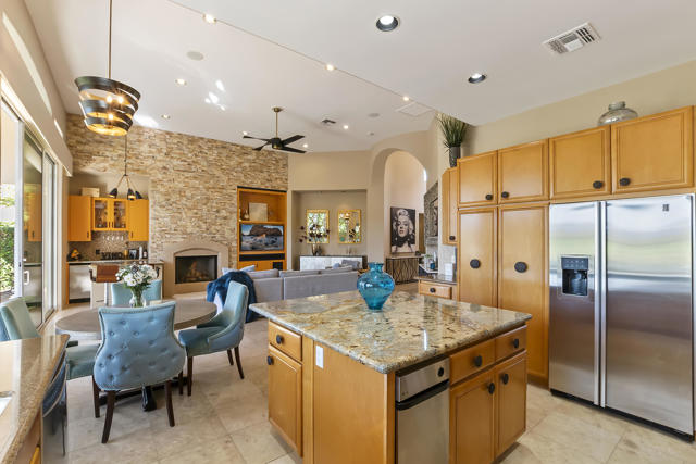 79918 Mission E Drive, La Quinta CA: https://media.crmls.org/mediaz/7ff3d4d6-5d80-492d-a35d-01f009922f05.jpg