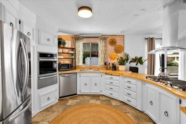 72967 Cabazon Peak Drive, Palm Desert CA: https://media.crmls.org/mediaz/7ff45827-565f-45af-ac4a-6f9a6de55e43.jpg