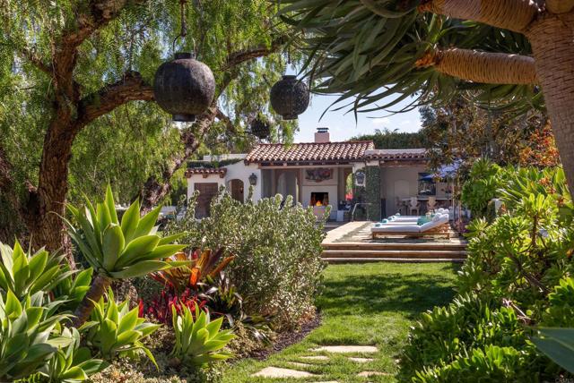 17484 El Vuelo, Rancho Santa Fe CA: https://media.crmls.org/mediaz/7ff4667f-fc49-4cab-880e-36c6f23e3edb.jpg