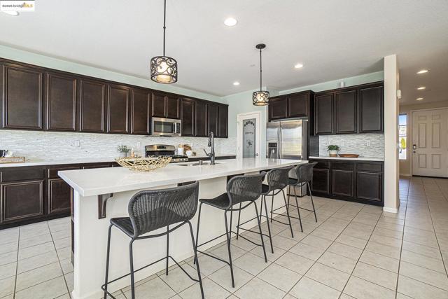 2776 Alves Ranch Rd, Pittsburg CA: https://media.crmls.org/mediaz/7ff48956-c453-49a5-aaa8-388b90ce757b.jpg