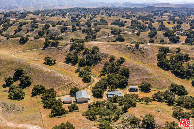 3349 Long Valley Road, Santa Ynez CA: https://media.crmls.org/mediaz/7ff56875-10b2-4efb-87c7-627d5ffb2d9a.jpg