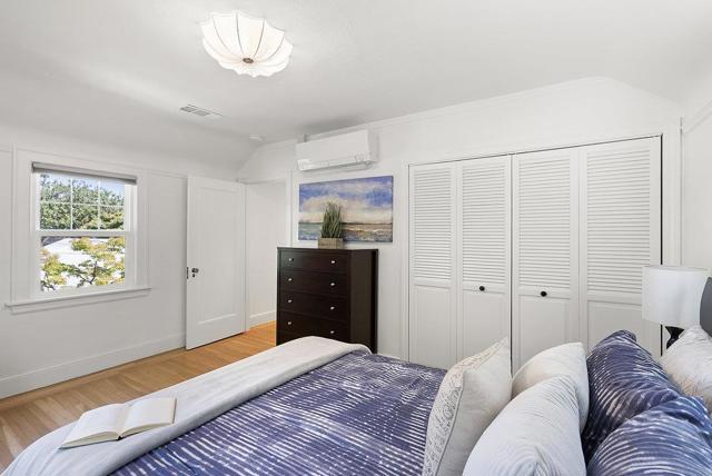 774 Edgewood Road, San Mateo CA: https://media.crmls.org/mediaz/7ff570e3-6975-4347-ad16-533c617eb775.jpg