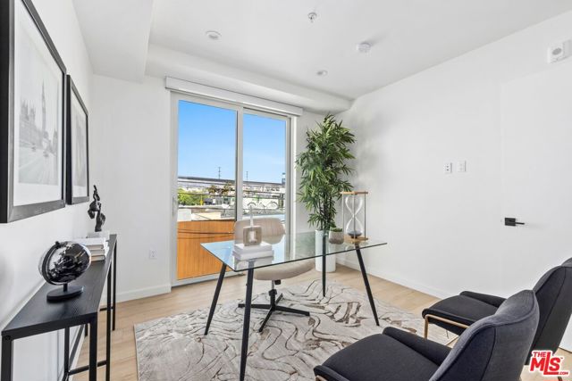 1414 1/2 S Beverly Dr, Los Angeles CA: https://media.crmls.org/mediaz/7ff58792-345b-4627-bef7-cc8869dd0332.jpg