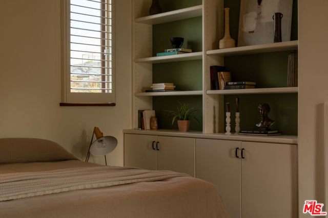 416 Carroll Canal, Venice CA: https://media.crmls.org/mediaz/7ff58a82-c506-4037-92ee-b079b7244875.jpg