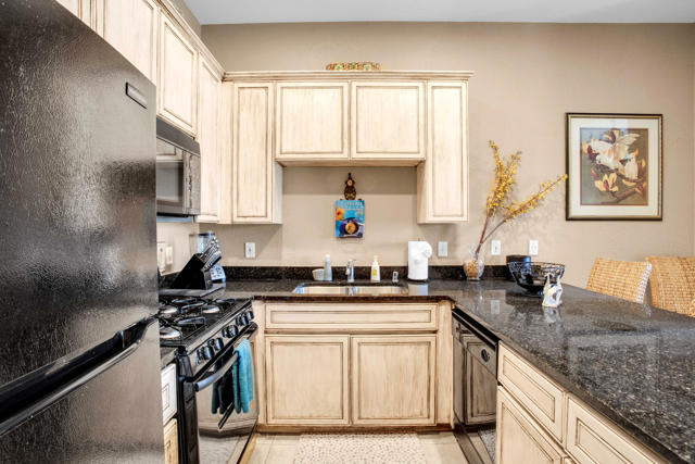 Image 19 of 35 For 50700 Santa Rosa Plaza  5