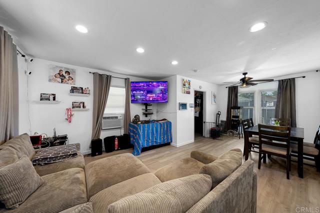 Detail Gallery Image 6 of 33 For 649 W Washington Ave, El Cajon,  CA 92020 - 2 Beds | 1 Baths