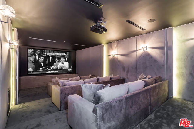 9406 Lloydcrest Drive, Beverly Hills CA: https://media.crmls.org/mediaz/7ff635e3-f3ed-4037-bbed-6b2b4b35d6fb.jpg