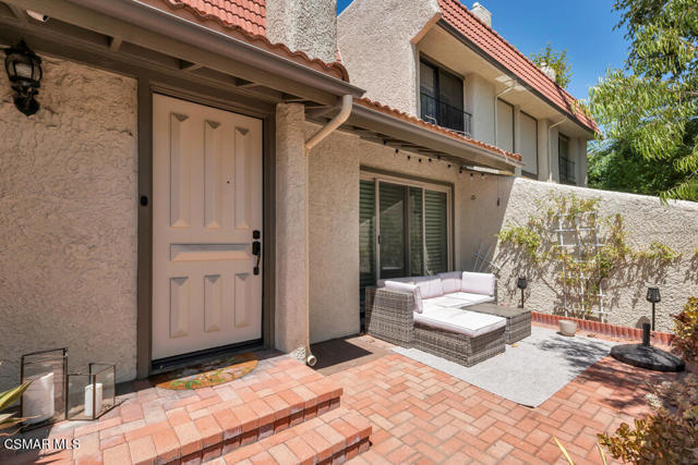 6217 Nita Avenue, Woodland Hills CA: https://media.crmls.org/mediaz/7ff64a0b-7e07-421e-8938-940211bee3d9.jpg