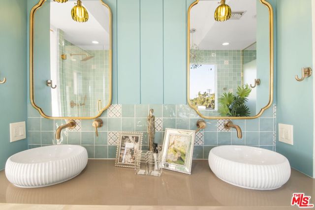 905 Berkeley Street, Santa Monica CA: https://media.crmls.org/mediaz/7ff7e6b0-a1dd-4d68-a6da-229582a6d3af.jpg