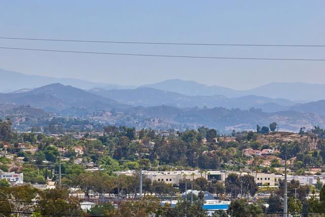 2615 Ginger Way, Escondido CA: https://media.crmls.org/mediaz/7ff81638-2d22-4356-9256-26b7c1bc1b51.jpg
