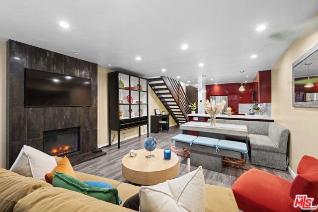 5951 Canterbury Drive, Culver City CA: https://media.crmls.org/mediaz/7ff8a76e-b43b-4514-a915-4c1114f9290a.jpg