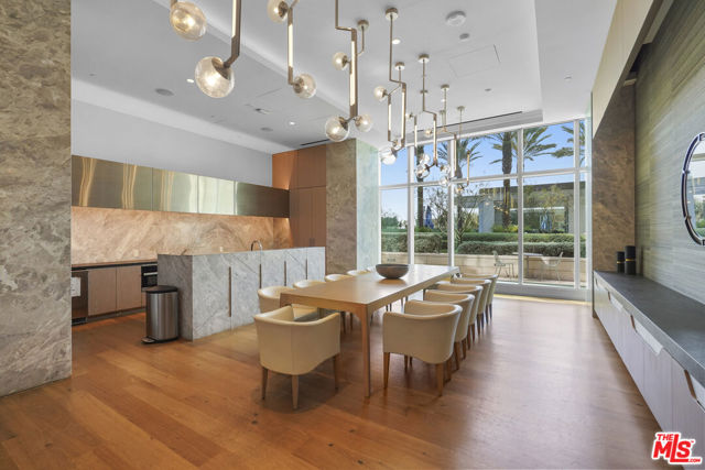 877 Francisco Street, Los Angeles CA: https://media.crmls.org/mediaz/7ff93700-da18-480c-8e33-15363ce08e66.jpg
