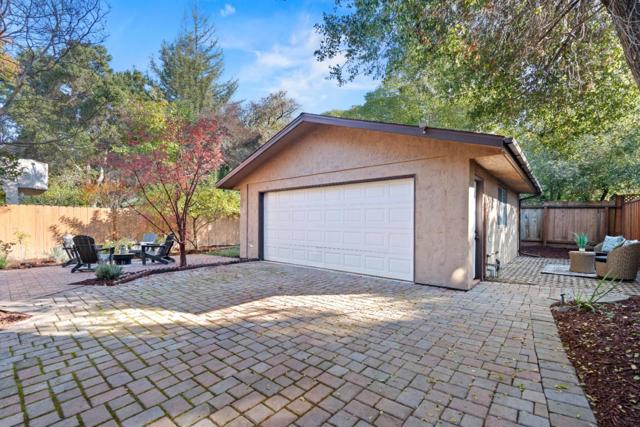 90 Walnut Avenue, Atherton CA: https://media.crmls.org/mediaz/7ff96c4d-b9cc-450b-9217-4927a85dd672.jpg