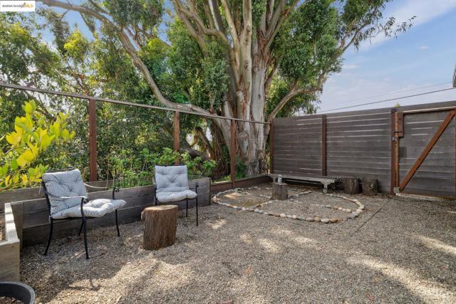 5345 Crown Ct, Castro Valley CA: https://media.crmls.org/mediaz/7ff982c5-d271-4ad8-82cf-12aec127eb91.jpg