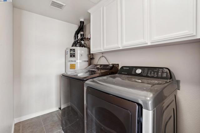 4225 Clarinbridge Cir, Dublin CA: https://media.crmls.org/mediaz/7ff9c34b-406f-4ba9-96ac-ce3b2e0534c0.jpg