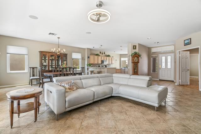37674 Medjool Avenue, Palm Desert CA: https://media.crmls.org/mediaz/7ff9d648-74b9-4304-b5fa-9687d5b71db7.jpg