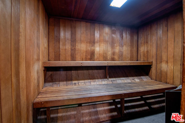 6000 Canterbury Drive, Culver City CA: https://media.crmls.org/mediaz/7ffa7015-576f-4508-92f6-5bd964f7f9fd.jpg
