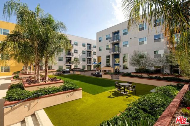 10568 Promenade Gateway, El Monte CA: https://media.crmls.org/mediaz/7ffa7408-a947-4c71-bb81-3b911e14b648.jpg