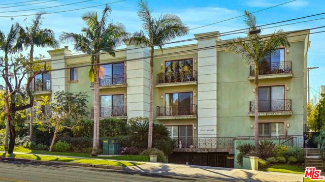 16000 W Sunset Boulevard, Pacific Palisades CA: https://media.crmls.org/mediaz/7ffc2f15-81a9-4912-b0cb-fcda55fa6a23.jpg