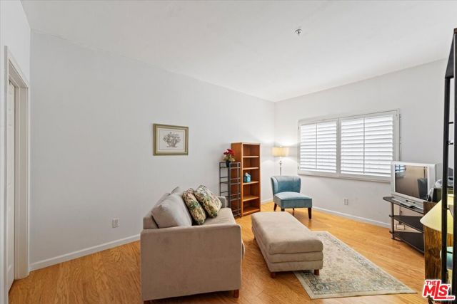 1342 N Sierra Bonita Avenue, West Hollywood CA: https://media.crmls.org/mediaz/7ffc7cea-de70-4457-aa88-05f71f476548.jpg