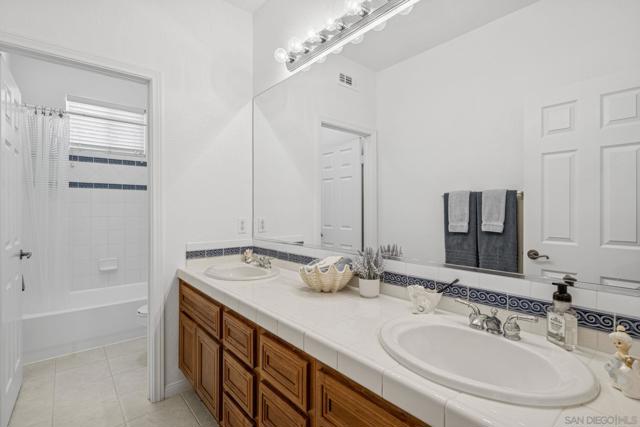 1266 Mariposa Rd, Carlsbad CA: https://media.crmls.org/mediaz/7ffcc655-052d-43a3-bcf6-c71681d49f40.jpg