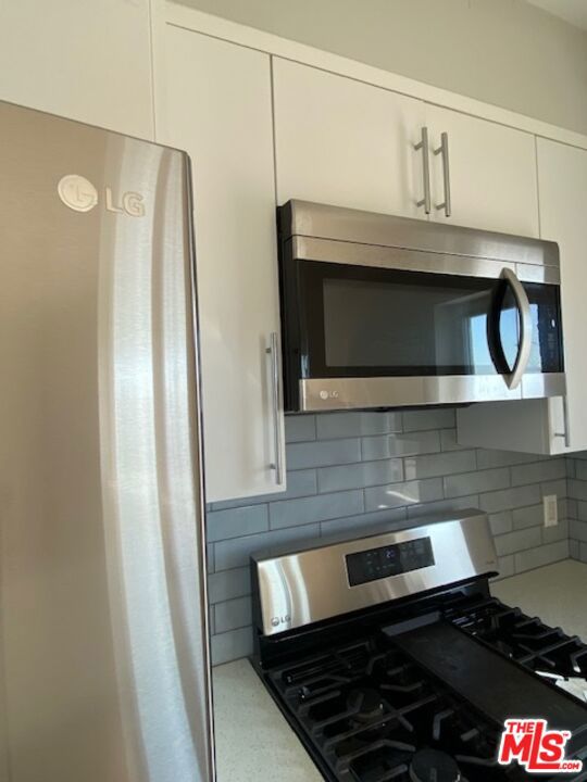4937 1/2 W 20th Street, Los Angeles CA: https://media.crmls.org/mediaz/7ffd1194-06ac-4572-bdc8-baccb58a90da.jpg